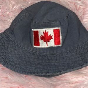 Gap Canadian flag bucket hat
